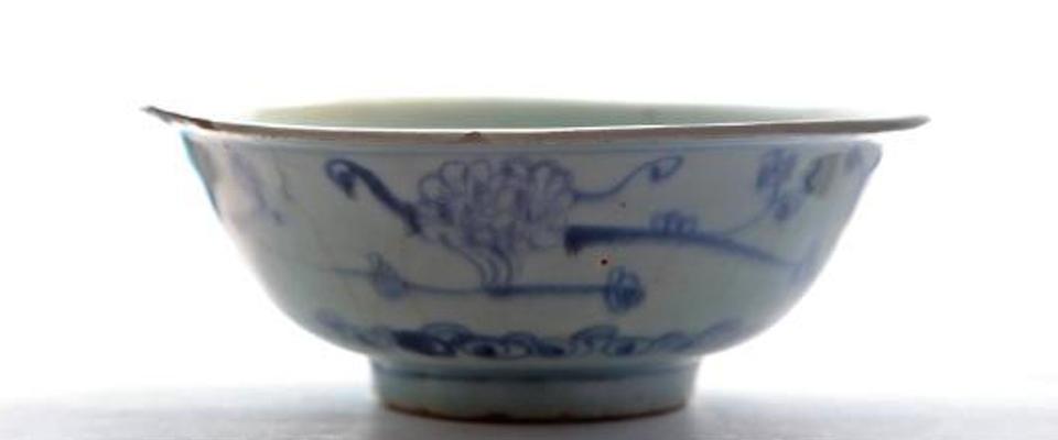a blue and white Ming cup