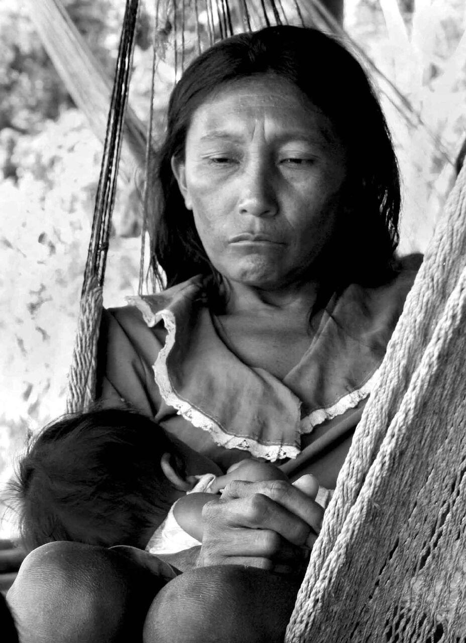 Photo of women breastfeeding child in Venezuela
