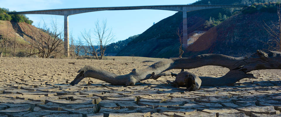 Image of drought stricken land under Melones Bridge