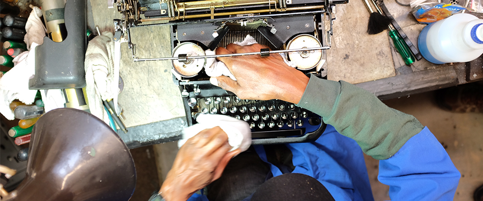 hands cleaning typewriter