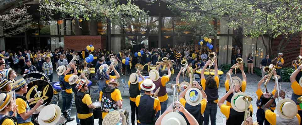 cal band playing on the Alumni House patio
