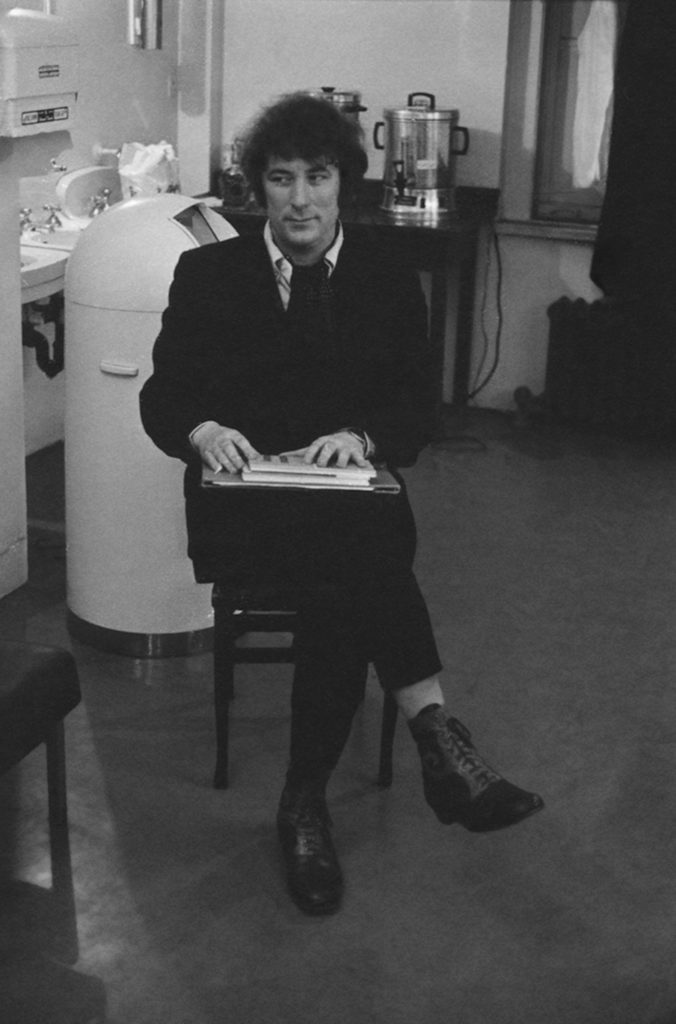 Seamus Heaney preparing to read at the 92nd St. Y, New York