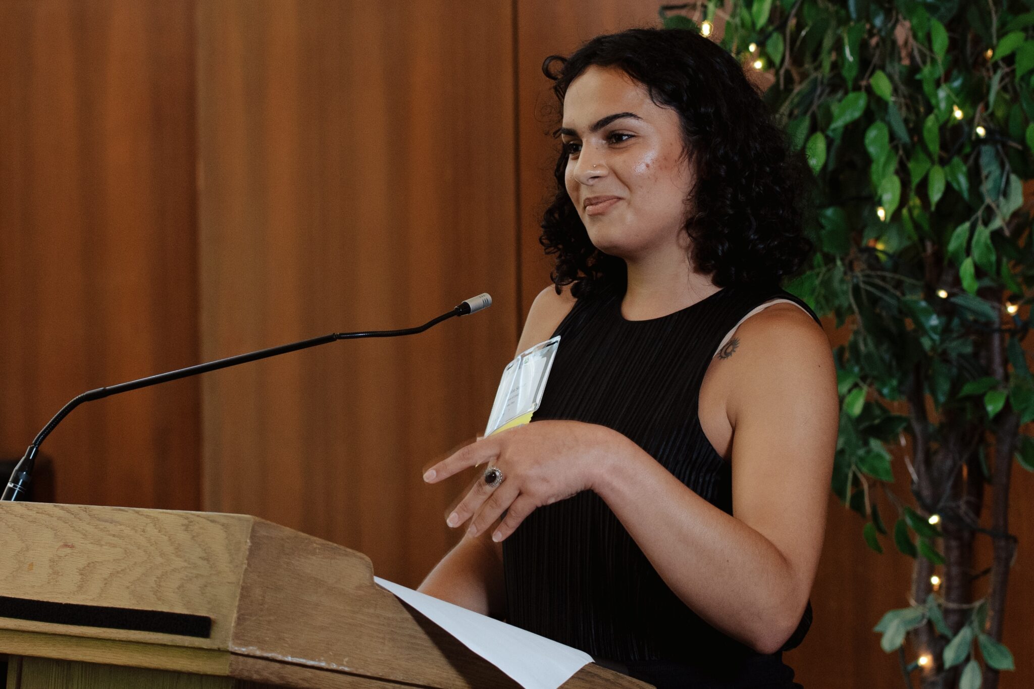 Alishba Sardar speaking at the 2023 Senior Brunch Ceremony.